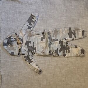 Unisex Camo Outfit